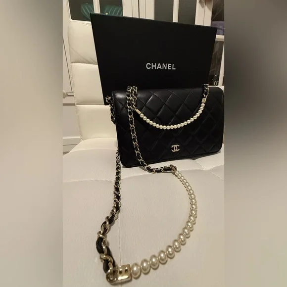 😍👜Chanel Iridescent Lambskin Quilted Pearl Wallet On Chain WOC Black - Picture 2 of 15